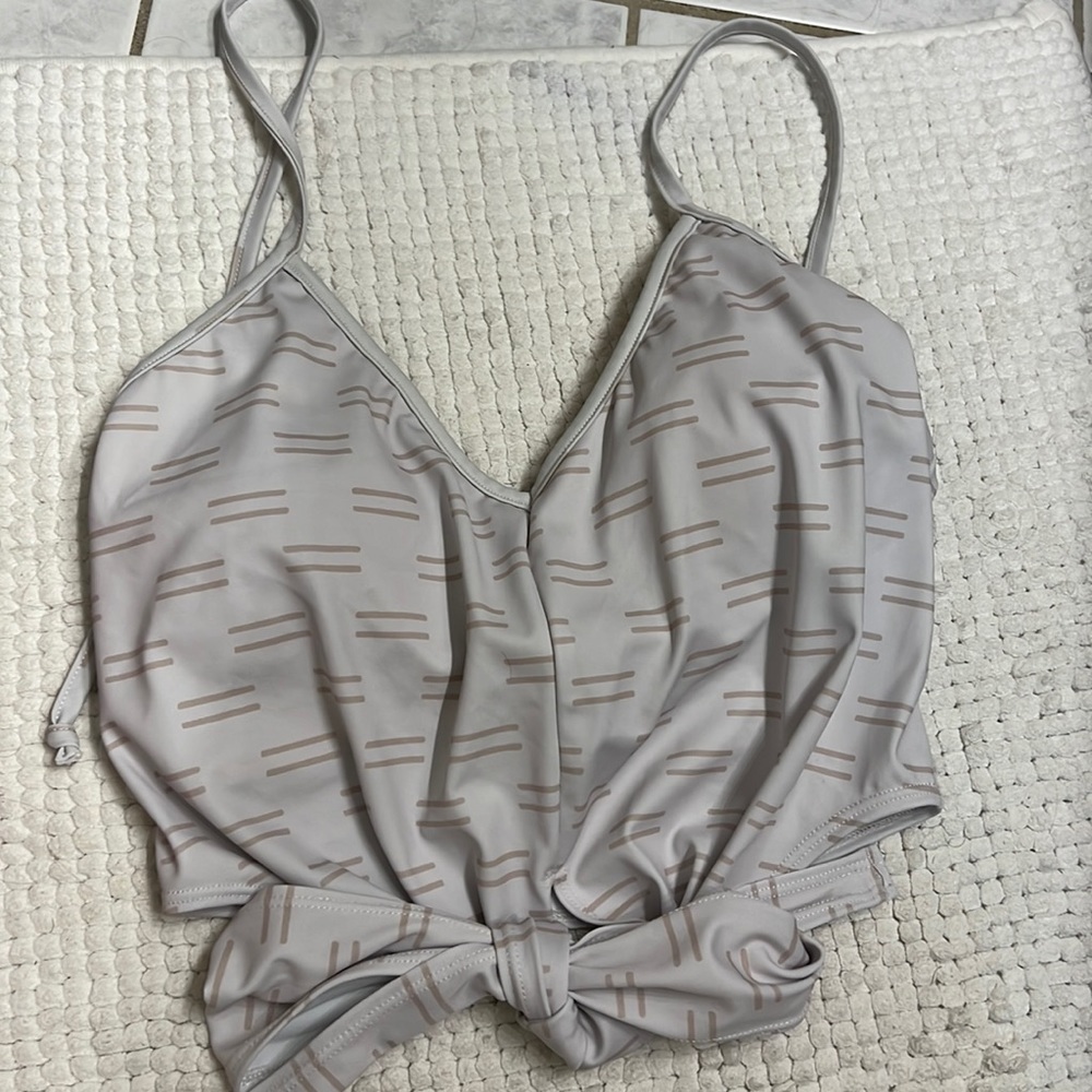 NWOT Kortni Jeane tied up top taupe dash